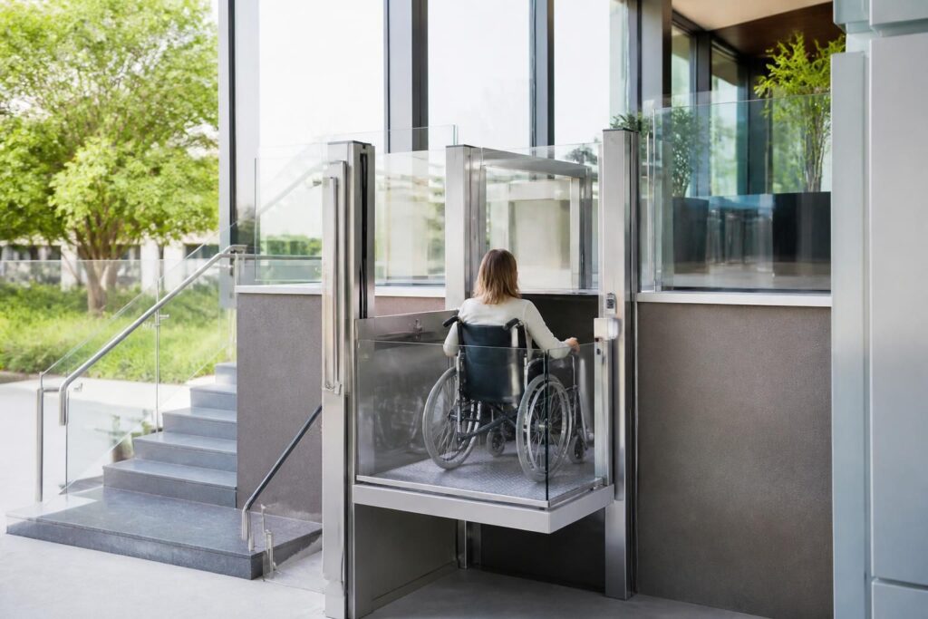 découvrez nos élévateurs verticaux spécialement conçus pour les personnes à mobilité réduite, offrant des solutions adaptées et de nombreux avantages pour faciliter l'accessibilité et améliorer le confort au quotidien.